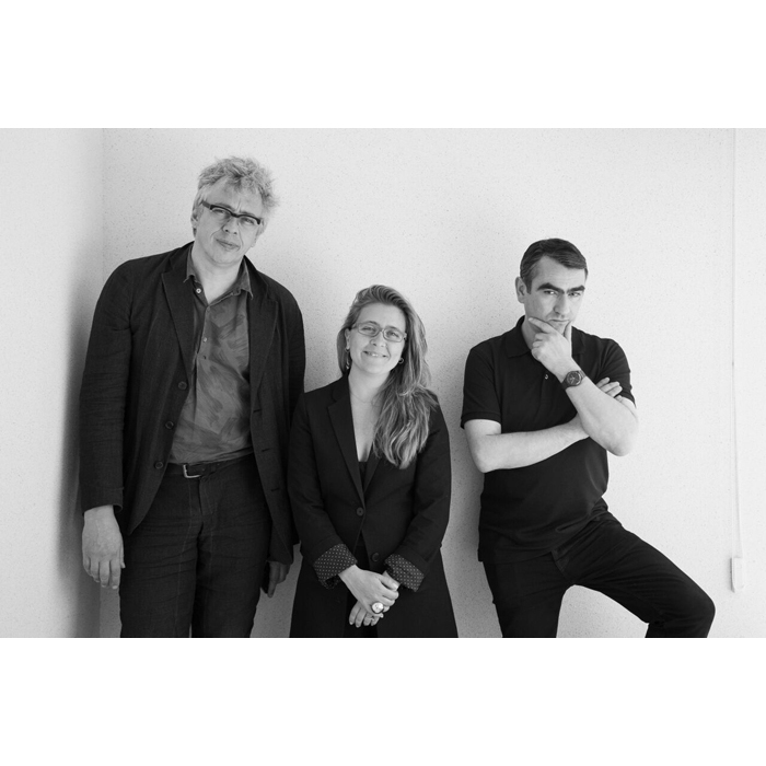 Барт Де Баре (Bart De Baere), Дефне Айас (Defne Ayas) и Николаус Шафхаузен (Nicolaus Schafhausen) 