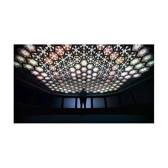 Stain, Lazyfish. MIMPI. 2012. Проекция, звуки, синтезируемые в реальном времени, интерфейс для мобильных устройств. Stain, Lazyfish 