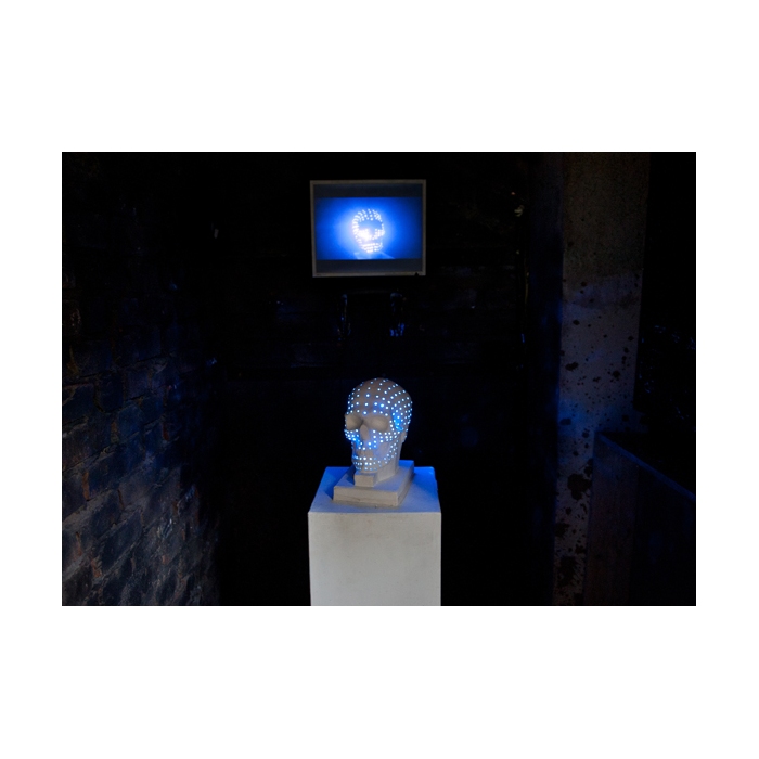 Арт-группа "18 яблок" (Ипполит Маркелов и Люси Оджомоко) 