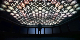 Stain, Lazyfish. MIMPI. 2012. Проекция, звуки, синтезируемые в реальном времени, интерфейс для мобильных устройств. Stain, Lazyfish 