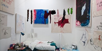 Инсталяция «Экзорцизм» Трейси Эмин. Изображение: Antonia Reeve / White Cube